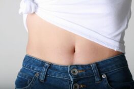 Belly Button Discharge – Causes, Yeast, Smelly White, Brown, Yellow